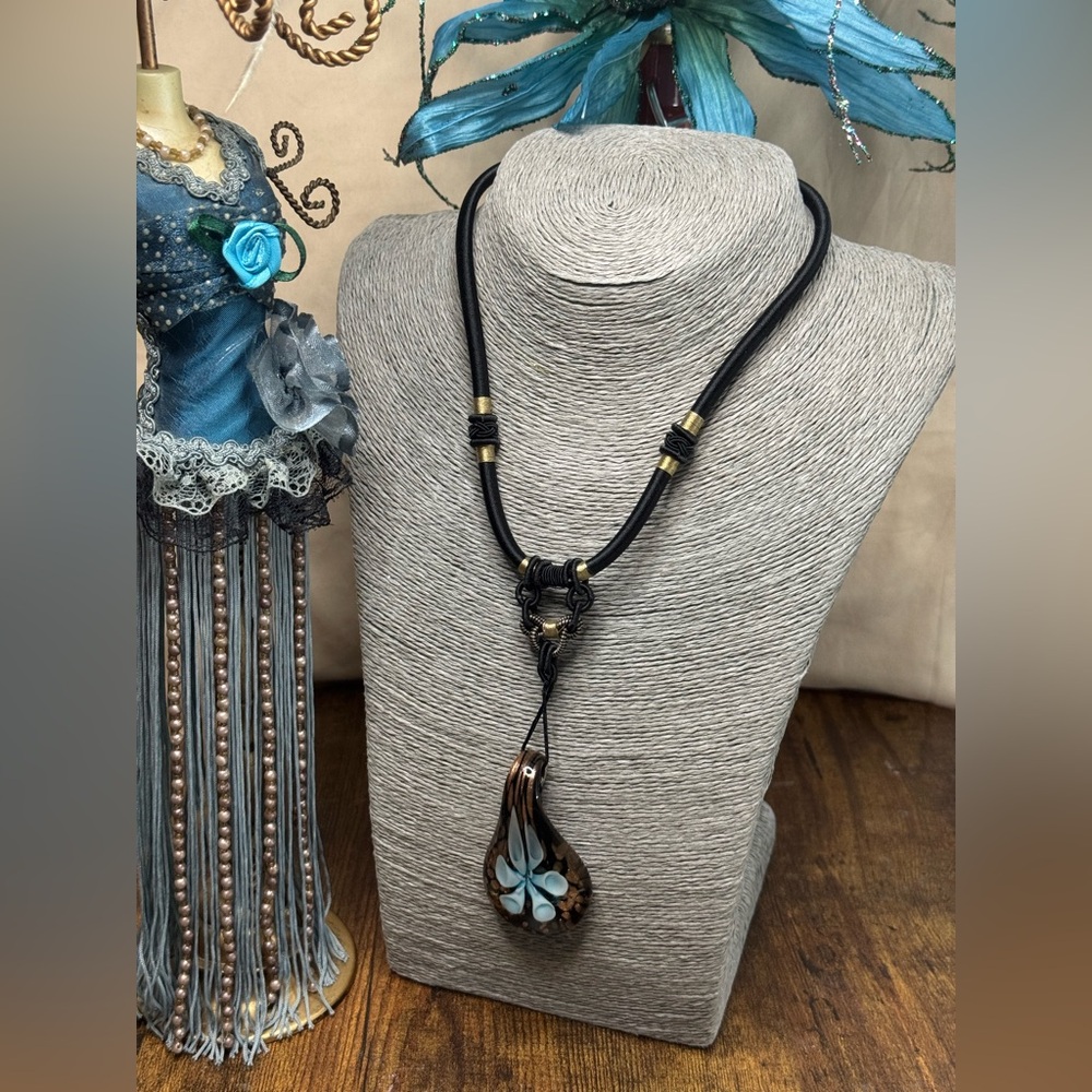 Elegant Black and Brown Glass Floral Pendant Necklace